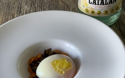 Cremoso de boniato con huevo poché, setas y aceite de trufa